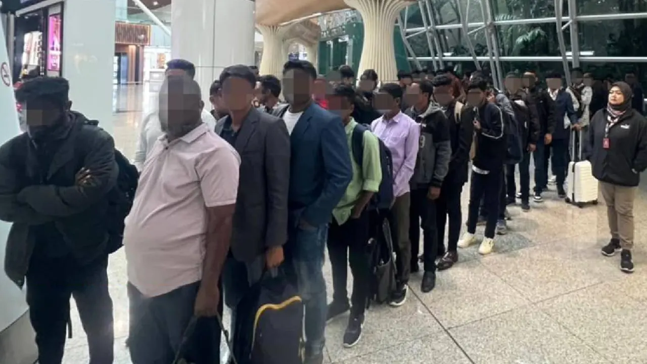 বিমানবন্দর থেকে ৪৫ বাংলাদেশিকে ফেরত পাঠাল মালয়েশিয়া